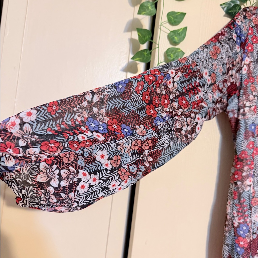 Elegant Floral Long Sleeve Blouse - Picture 6 of 9